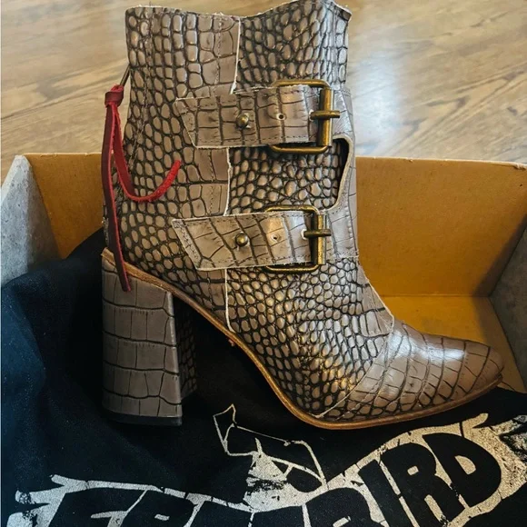 NWT Freebird by Steven Croc-Embossed Brown Ankle Boots - Picture 7 of 12